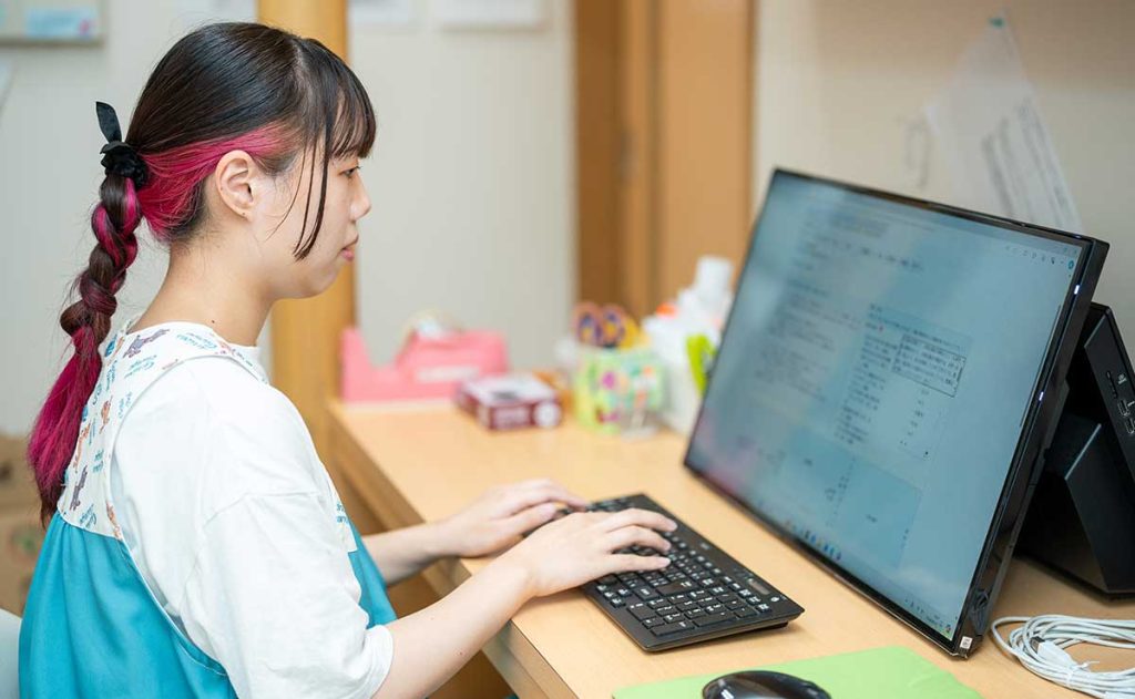 ドキュメンテーションを作成している様子